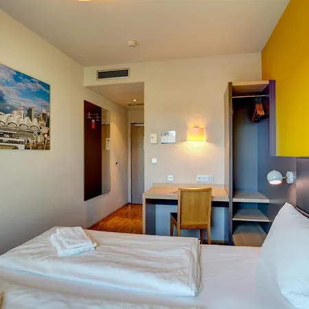 Meininger Frankfurt/main Messe Hotel