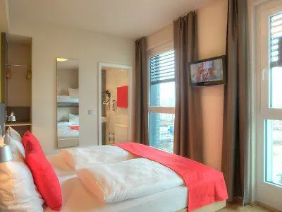 Meininger Frankfurt/main Messe ホテル 3*