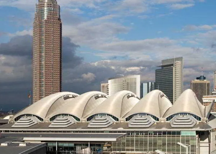 Meininger Frankfurt/main Messe ホテル 3*