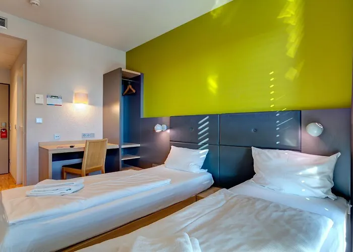 Meininger Frankfurt/main Messe ホテル 3*